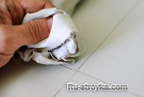 Как очистить плитку от раствора или клея. Как очистить плитку от раствора или клея.