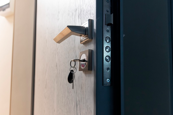 Россиянин незаконно пожил в чужой квартире и оставил хозяевам долги Россиянин незаконно пожил в чужой квартире и оставил хозяевам долги