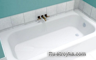 Заделка швов силиконом вокруг ванны. Заделка швов силиконом вокруг ванны.