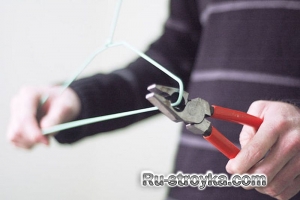 Как прочистить раковину при помощи бельевой вешалки. Как прочистить раковину при помощи бельевой вешалки.