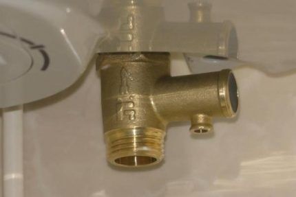 Предохранительный клапан для бойлера: устройство конструкции, принцип работы и правила монтажа