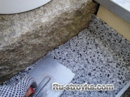 Ремонт лестницы при помощи гибкой мраморной крошки. Ремонт лестницы при помощи гибкой мраморной крошки.