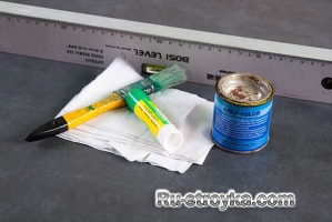 Как исправить вмятину на стене, при помощи клея - карандаша. Как исправить вмятину на стене, при помощи клея - карандаша.