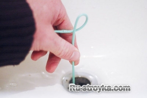 Как прочистить раковину при помощи бельевой вешалки. Как прочистить раковину при помощи бельевой вешалки.