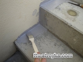 Ремонт лестницы при помощи гибкой мраморной крошки. Ремонт лестницы при помощи гибкой мраморной крошки.