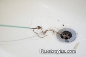 Как прочистить раковину при помощи бельевой вешалки. Как прочистить раковину при помощи бельевой вешалки.