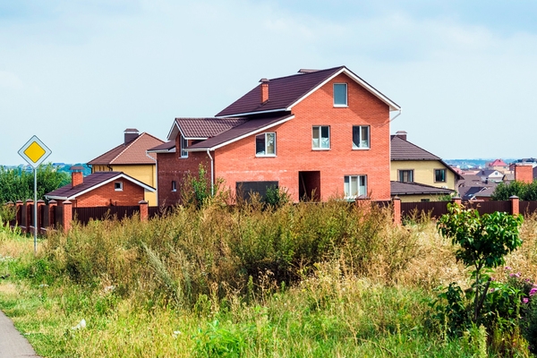 Россияне выстроились в очереди за загородными домами Россияне выстроились в очереди за загородными домами