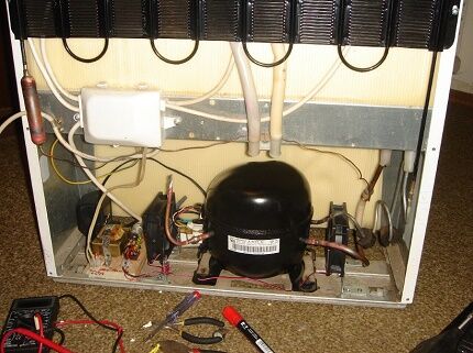 Как провести ремонт холодильника: поиск причины поломки + методы починки