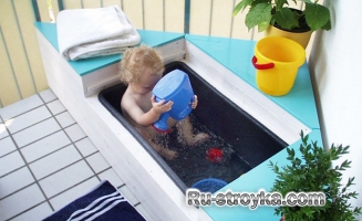 Детский бассейн на балконе. Детский бассейн на балконе.