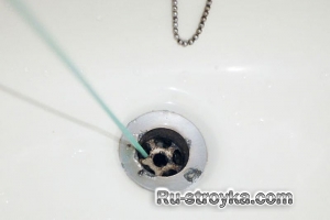 Как прочистить раковину при помощи бельевой вешалки. Как прочистить раковину при помощи бельевой вешалки.