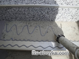 Ремонт лестницы при помощи гибкой мраморной крошки. Ремонт лестницы при помощи гибкой мраморной крошки.