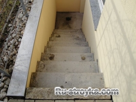 Ремонт лестницы при помощи гибкой мраморной крошки. Ремонт лестницы при помощи гибкой мраморной крошки.