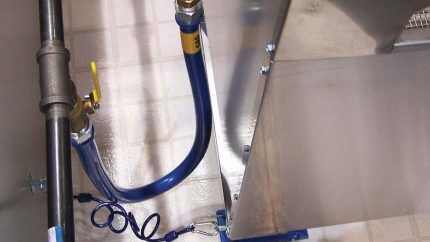 Что делать, если газовая плита пропускает газ: причины утечки газа и их устранение