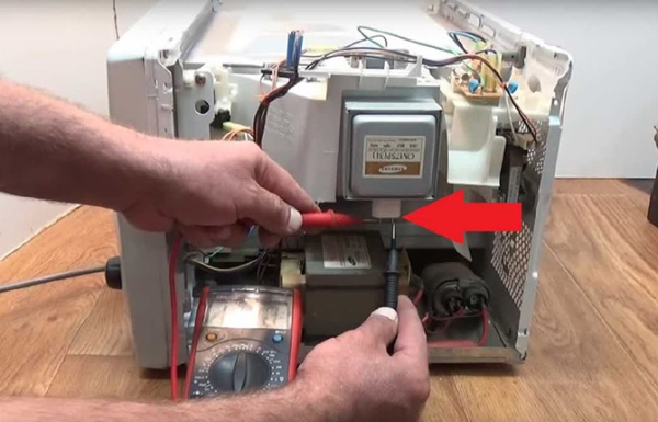 Не греет микроволновка, что делать: причины и их устранение Не греет микроволновка, что делать: причины и их устранение