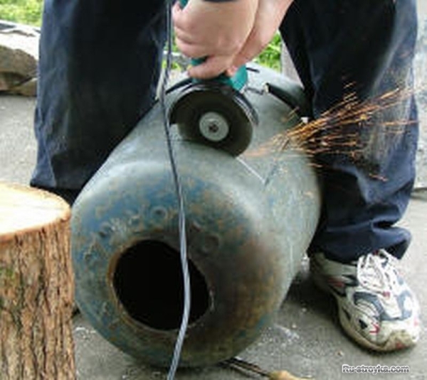 Изготовление печки из старого газового баллона.