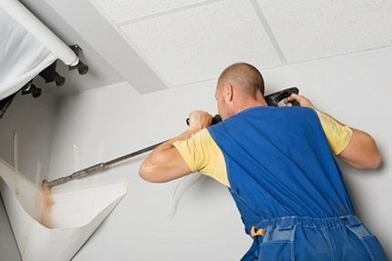 Что делать если сплит система течёт в комнату: распространенные поломки и способы их устранения Что делать если сплит система течёт в комнату: распространенные поломки и способы их устранения