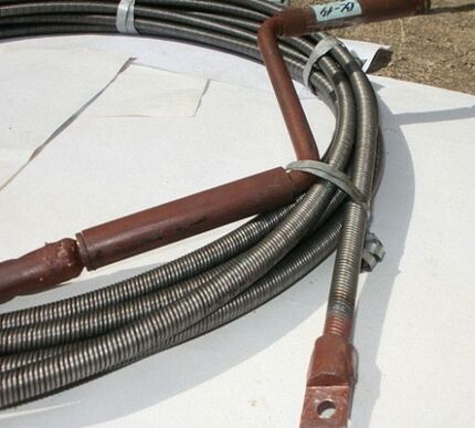 Как прочистить унитаз тросом: выбор инструмента и инструктаж по его применению