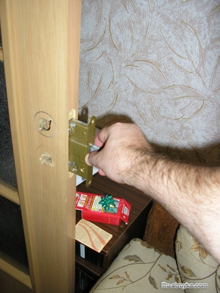 Врезка замка в дверное полотно Врезка замка в дверное полотно