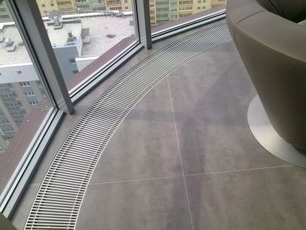 Водяные внутрипольные конвекторы отопления: виды, особенности монтажа и обустройства Водяные внутрипольные конвекторы отопления: виды, особенности монтажа и обустройства