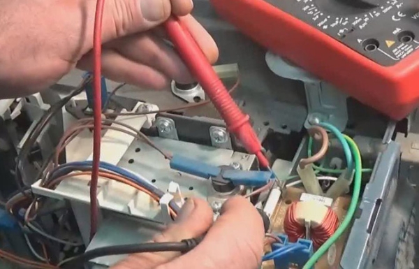 Не греет микроволновка, что делать: причины и их устранение Не греет микроволновка, что делать: причины и их устранение