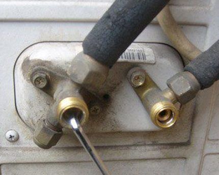 Как осуществить демонтаж сплит-системы своими руками: особенности и порядок выполнения работ