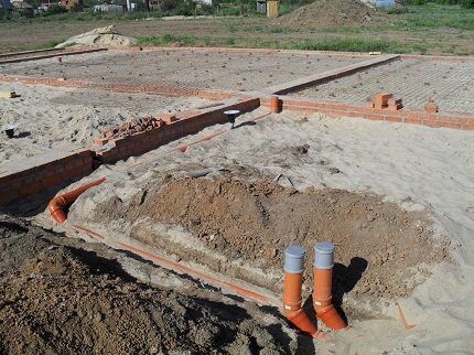 Как сделать канализацию загородного дома своими руками: лучшие схемы и варианты обустройства Как сделать канализацию загородного дома своими руками: лучшие схемы и варианты обустройства