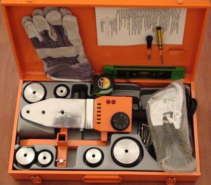 Монтаж
полипропиленовых труб своими руками: технология работы с ПП трубопроводом Монтаж
полипропиленовых труб своими руками: технология работы с ПП трубопроводом