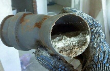 Как прочистить унитаз тросом: выбор инструмента и инструктаж по его применению