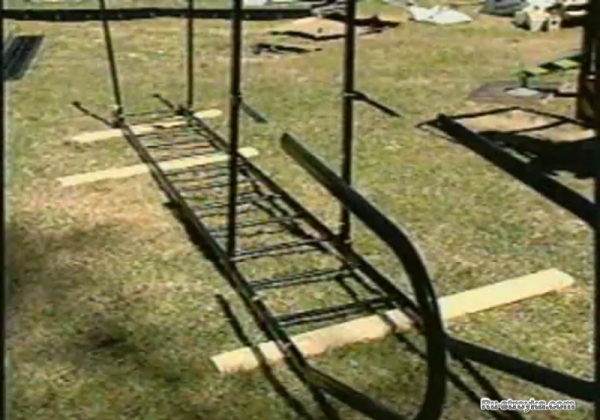 Монтируем лестницы для кровли Монтируем лестницы для кровли