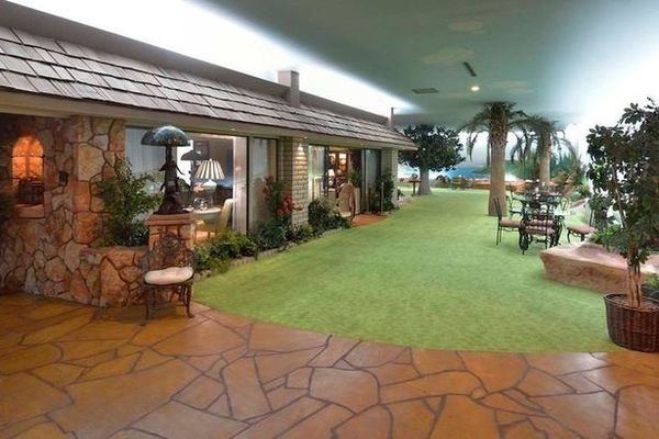 В США выставили на продажу «коронавирусный» бункер с пятью комнатами и водопадом В США выставили на продажу «коронавирусный» бункер с пятью комнатами и водопадом