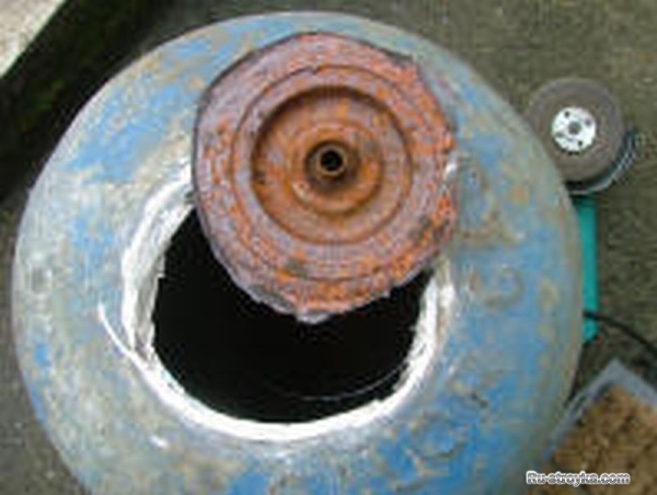 Изготовление печки из старого газового баллона.