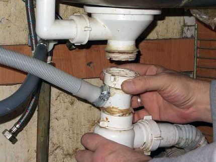 Как собрать слив для раковины: инструктаж по установке слива с переливом Как собрать слив для раковины: инструктаж по установке слива с переливом