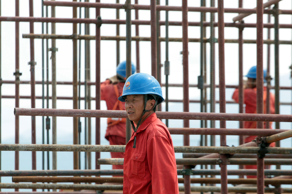 Китайских строителей сочли безопасными для России Китайских строителей сочли безопасными для России