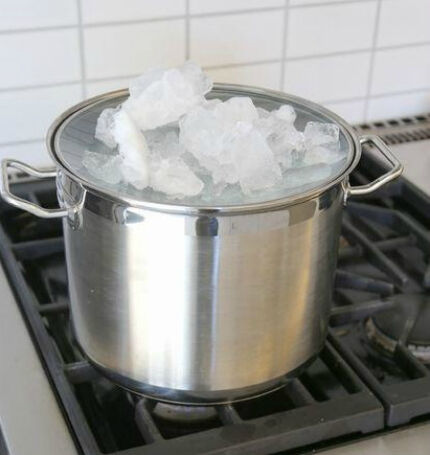 Какую воду заливать в увлажнитель воздуха: обычную или дистиллированную? Правила эксплуатации прибора Какую воду заливать в увлажнитель воздуха: обычную или дистиллированную? Правила эксплуатации прибора