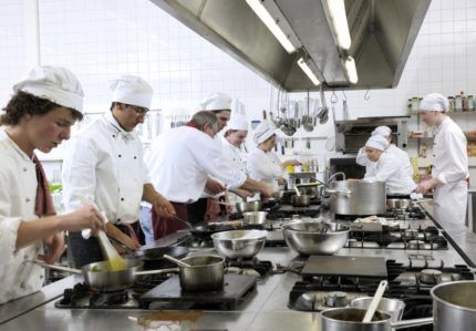 Требования к влажности воздуха в пищеблоке: нормы и правила обустройства вентиляции в пищеблоке Требования к влажности воздуха в пищеблоке: нормы и правила обустройства вентиляции в пищеблоке