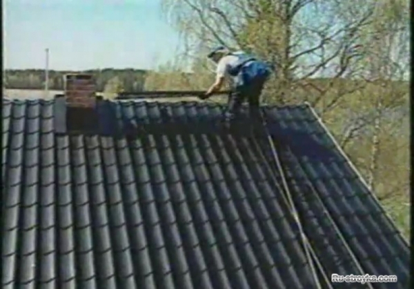 Монтируем лестницы для кровли Монтируем лестницы для кровли