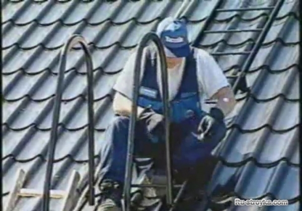 Монтируем лестницы для кровли Монтируем лестницы для кровли