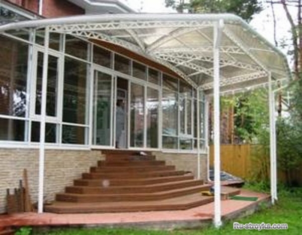 Крыльцо &mdash; лицо дома.