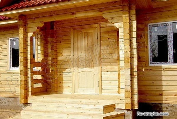 Крыльцо &mdash; лицо дома.