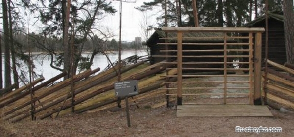 Изгородь из жердей