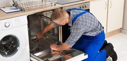 Обзор посудомоечной машины 45 см Midea MFD45S100W: богатый функционал китаянки