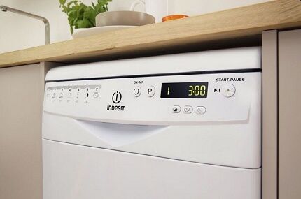 Обзор посудомоечной машины Indesit DSR 15B3 RU: скромный функционал по скромной цене