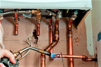 Пайка медных трубок газовой горелкой: полезные советы и этапы самостоятельной пайки Пайка медных трубок газовой горелкой: полезные советы и этапы самостоятельной пайки