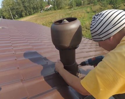 Вентиляционные трубы на крыше дома: обустройство выхода вытяжного трубопровода через крышу Вентиляционные трубы на крыше дома: обустройство выхода вытяжного трубопровода через крышу