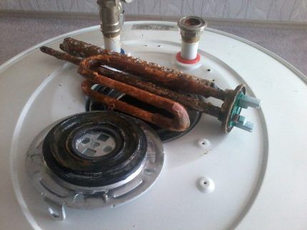 Как слить воду с водонагревателя: плюсы и минусы разных способов + пример проведения работ Как слить воду с водонагревателя: плюсы и минусы разных способов + пример проведения работ