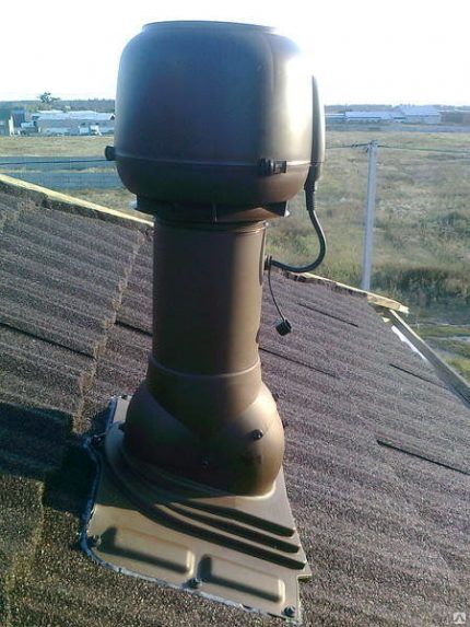 Вентиляционные трубы на крыше дома: обустройство выхода вытяжного трубопровода через крышу Вентиляционные трубы на крыше дома: обустройство выхода вытяжного трубопровода через крышу