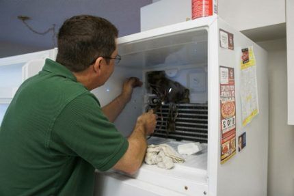 Почему не отключается холодильник: обзор частых поломок и способов их устранения Почему не отключается холодильник: обзор частых поломок и способов их устранения