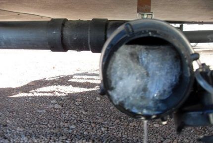 Очистка выгребных ям: обзор лучших методов + устранение заиливания Очистка выгребных ям: обзор лучших методов + устранение заиливания