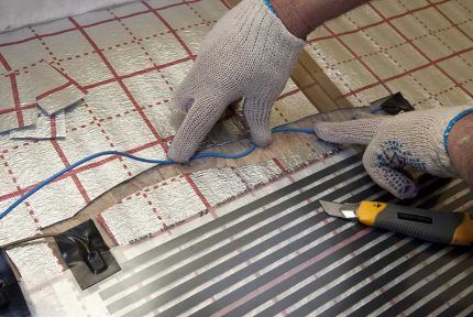 Электрический теплый пол под линолеум: преимущества системы и руководство по монтажу Электрический теплый пол под линолеум: преимущества системы и руководство по монтажу