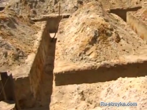 Траншея под ленточный фундамент Траншея под ленточный фундамент